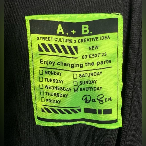 Cape Clique - Black Asymmetrical Skirt With Chain And Patch Detail - Medium / 6 - Picture 5 of 7